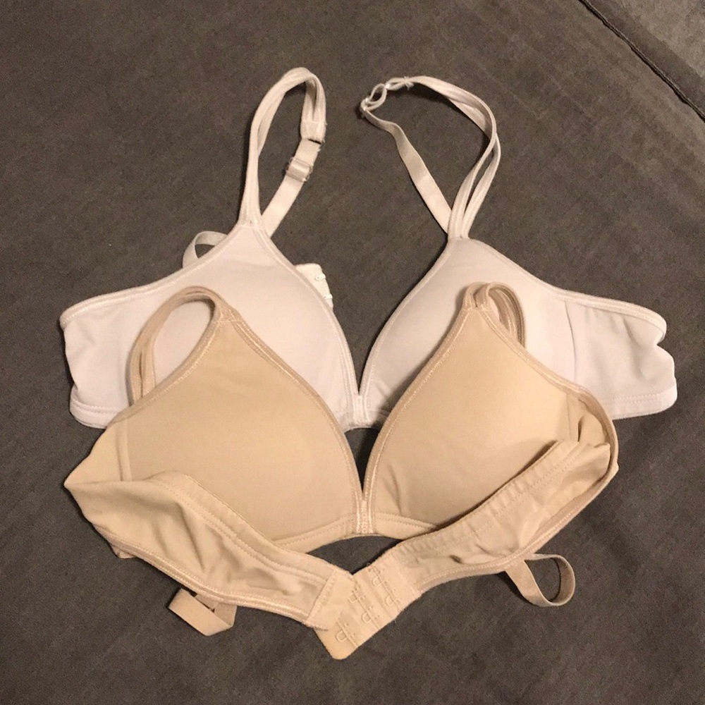 32A nude and white bra meant for smaller people